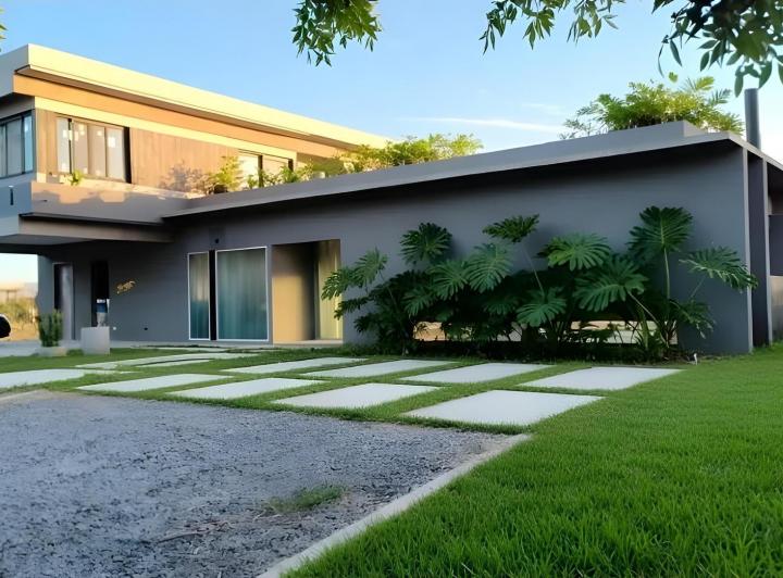 Casa · 300m² · 5 Ambientes · 3 Cocheras