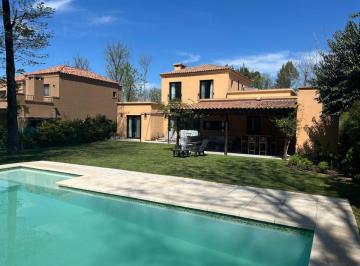 Casa de 6 ambientes, San Miguel · Alquiler Temporario en Barrio Los Berros 2