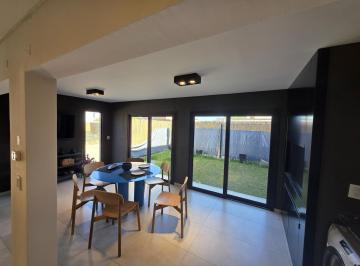 Casa · 108m² · 2 Dormitorios · 2 Cocheras · Duplex en Venta | 3 Dorm. en La Domitila | Jardin Claret | Seguridad 24hs