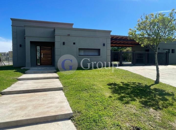 Casa · 192m² · 4 Ambientes · 2 Cocheras