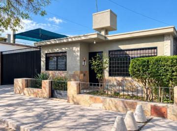 Casa · 135m² · 7 Ambientes · 4 Cocheras · Casa en Coronel Dorrego