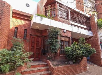Casa · 205m² · 5 Ambientes · Venta Impecable Casa Tipo Chalet Lista Para Mudarte | 5 Ambientes | Cochera | Patio | Caballito