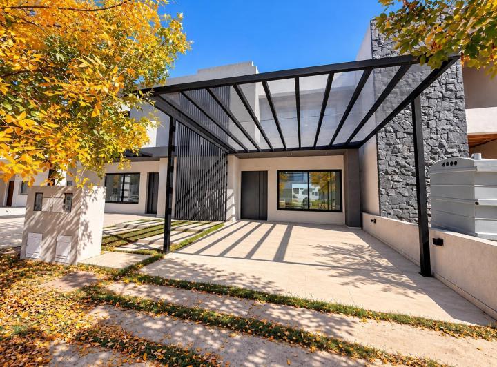 Casa · 180m² · 4 Ambientes · 2 Cocheras