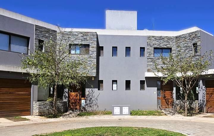 Casa · 106m² · 3 Ambientes · 2 Cocheras
