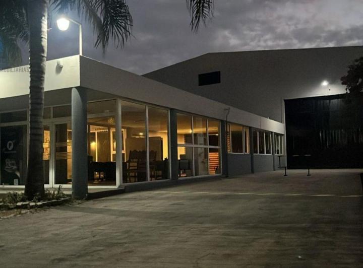 Local comercial · 1760m²