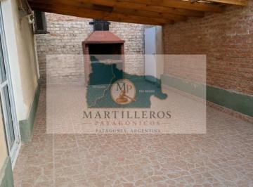 Casa · 209m² · 5 Ambientes · 2 Cocheras · Casa en Venta en Cipolletti Apta a Credito