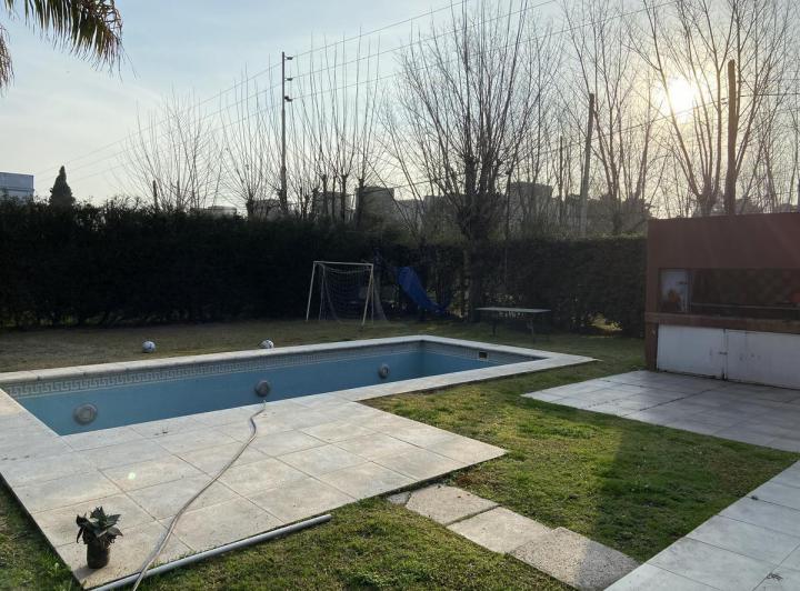 Casa · 262m² · 4 Ambientes · 2 Cocheras