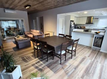 Casa · 319m² · 9 Ambientes · 2 Cocheras · Calle 2 de Abril, 4 Dorm