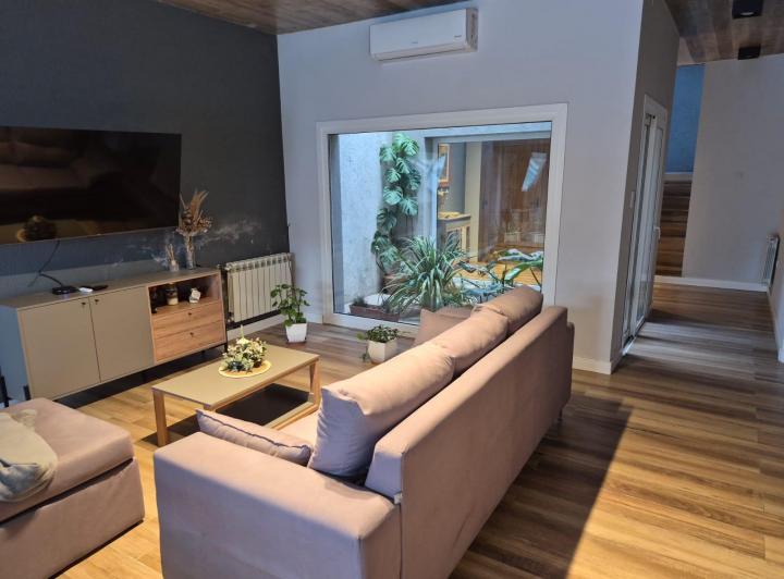 Casa · 319m² · 9 Ambientes · 2 Cocheras