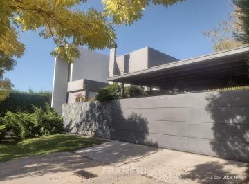 Casa · 260m² · 10 Ambientes · 2 Cocheras · Casa en Venta Barrio Privado Las Candelas II
