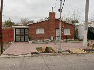 Casa de 6 ambientes, Ciudad de Mendoza · Amplia Propiedad en Venta de 350 m² con 2 Casas en Sexta Sección - a m de Jorge A. Calle