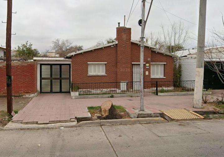 Casa · 165m² · 6 Ambientes · 3 Cocheras