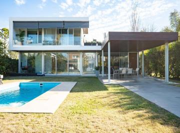 Casa · 208m² · 7 Ambientes · 2 Cocheras · Casa 4 Dorm en 2 Plantas — Funes Hills Miraflores
