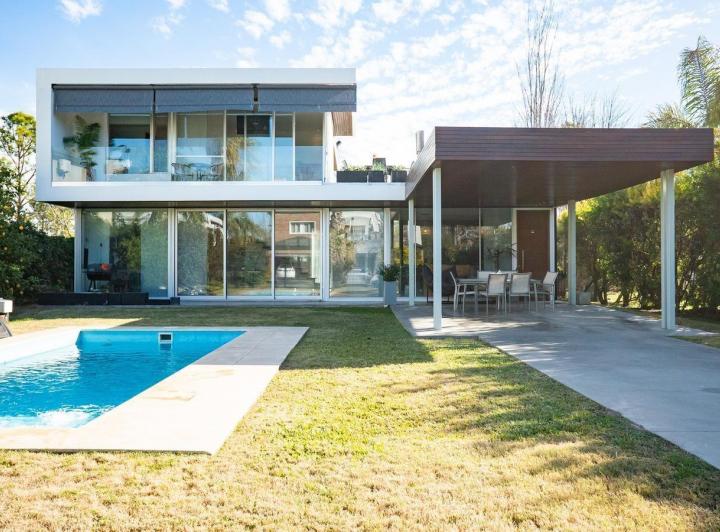 Casa · 208m² · 7 Ambientes · 2 Cocheras
