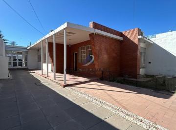 Casa · 180m² · 13 Ambientes · 3 Cocheras · Venta Casas en Zona Céntica. Av Pte. Juan Domingo Perón 1022