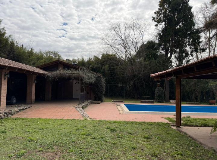 Casa · 407m² · 8 Ambientes · 2 Cocheras