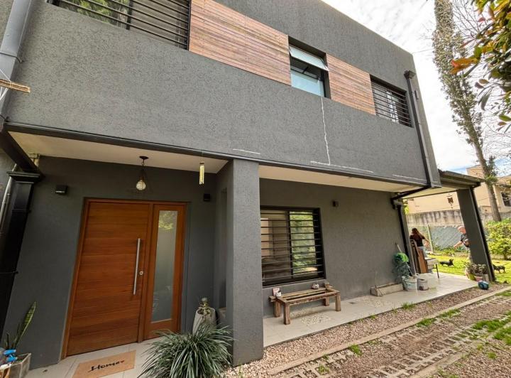 Casa · 128m² · 4 Ambientes · 3 Cocheras