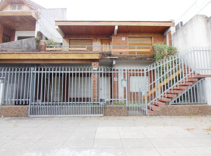 Casa · 257m² · 7 Ambientes · 1 Cochera