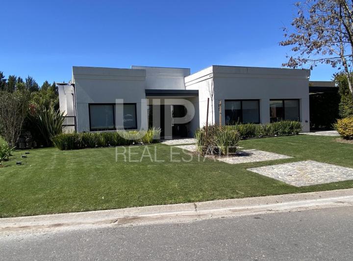 Casa · 175m² · 5 Ambientes · 2 Cocheras