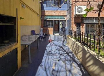 Departamento · 257m² · 6 Ambientes · 2 Cocheras · Venta Casa Caballito Norte Cochera Doble, Parilla y Patio con Jardín