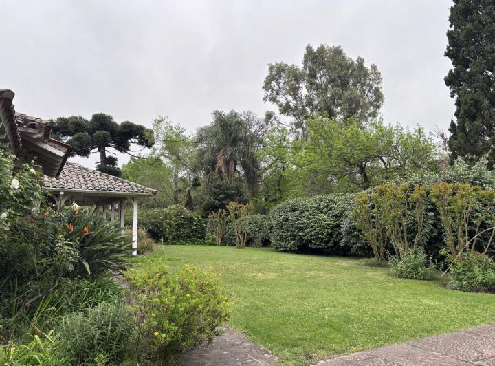 Terreno · 340m² · 6 Ambientes · 4 Cocheras