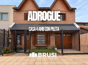 Casa · 193m² · 4 Ambientes · 1 Cochera · Casa - Adrogue
