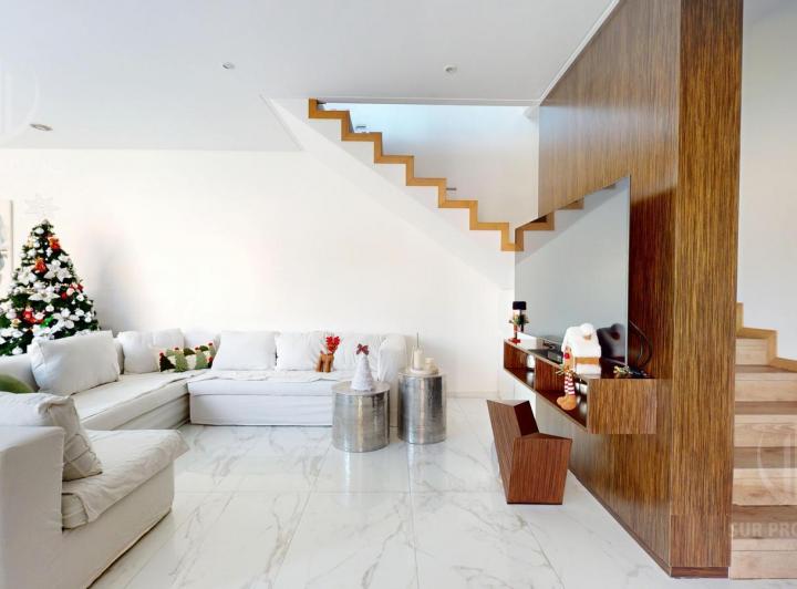 Casa · 267m² · 5 Ambientes · 2 Cocheras