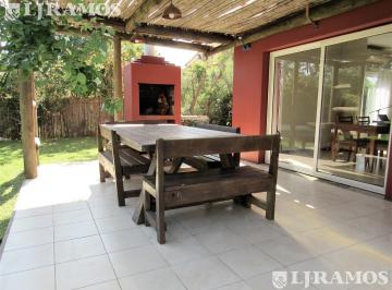 Casa · 190m² · 6 Ambientes · 3 Cocheras · Casa en Alquiler Febrero