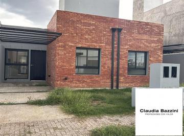 Casa · 80m² · 2 Dormitorios · 1 Cochera · Dúplex - Alquiler 2 Dorm. - Colinas de Manantiales
