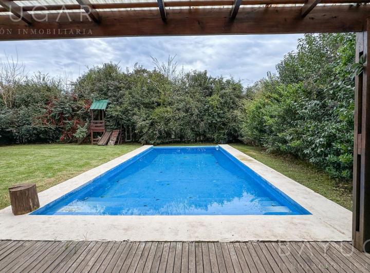 Casa · 285m² · 6 Ambientes · 2 Cocheras