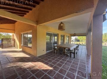 Casa · 216m² · 5 Ambientes · 4 Cocheras · Venta Casa - Barrio Santa Guadalupe - Estilo Colonial