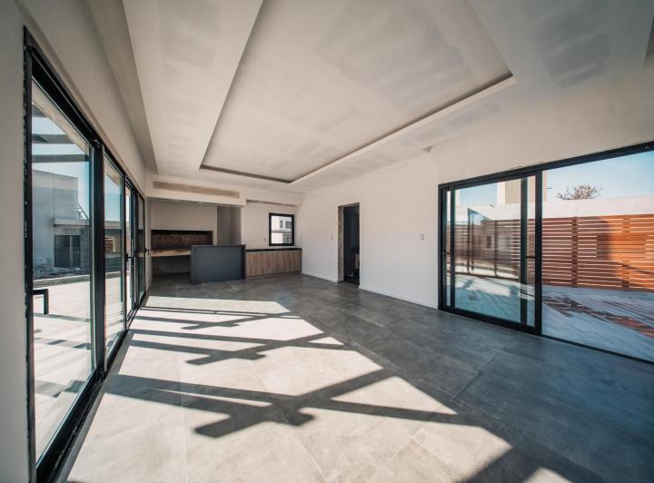 Casa · 94m² · 4 Ambientes · 1 Cochera