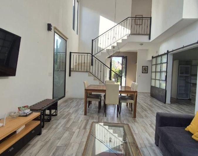 Casa · 175m² · 4 Ambientes · 4 Cocheras