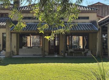 Casa · 265m² · 6 Ambientes · Lindisima Casa Estilo Campo a La Venta en Club de Campo San Francisco