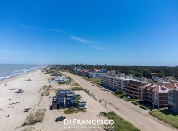 Departamento · 129m² · 5 Ambientes · 2 Cocheras · Departamento de 5 Ambientes Frente Al Mar en Venta en Pinamar - Semipiso