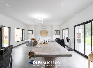 Casa · 175m² · 5 Ambientes · 1 Cochera · Casa de 5 Ambientes en Venta en Costa Esmeralda - a Estrenar