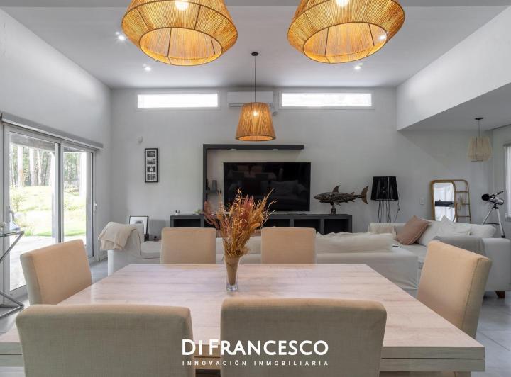 Casa · 185m² · 4 Ambientes · 1 Cochera