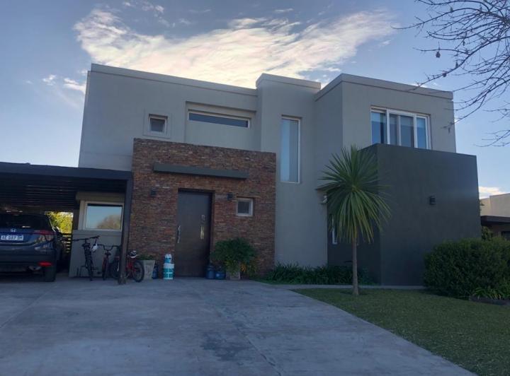 Casa · 190m² · 5 Ambientes · 3 Cocheras