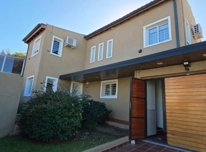 Casa · 153m² · 3 Dormitorios · 2 Cocheras