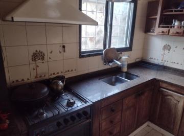 Casa de 8 ambientes, Ciudad de Santa Fe · Psje. Pasteur 6535 - a 2 Cuadras de Av Aristóbulo del Valle (Entre San Jerónimo y San Martín)