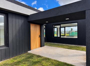 Casa · 175m² · 4 Ambientes · 2 Cocheras · Casa en Venta en La Reja