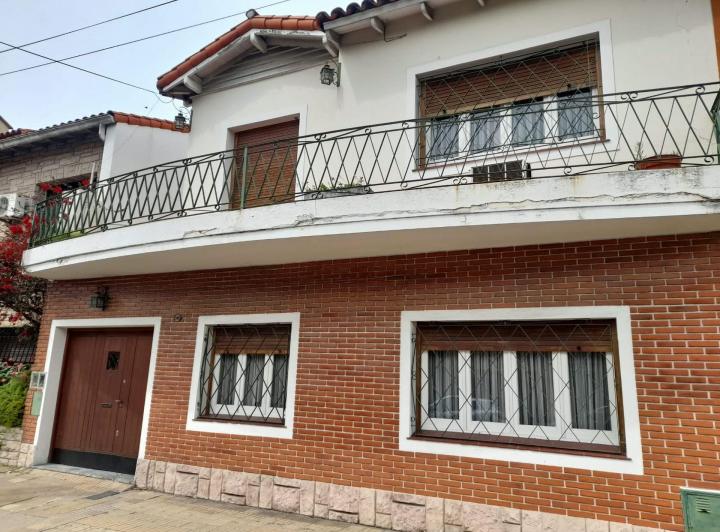 Casa · 216m² · 5 Ambientes · 1 Cochera