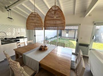 Casa · 108m² · 3 Ambientes · 1 Cochera · Casa de 3 Ambientes con Jardin y Quincho en Villa Martelli - en Venta
