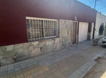 Casa · 200m² · 4 Ambientes · 1 Cochera · Vendo Apto Desarrollo / Casa a Refaccionar.