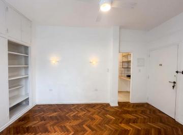Departamento de 1 ambiente, Recoleta · Monoambiente Al Frente en Recoleta · Parquet, Gran Placard y Luz
