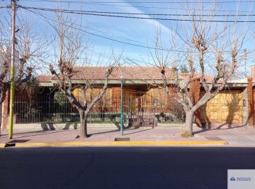 Casa de 8 ambientes, Maipú · Casa en Alquiler C/ Cochera en Maipú