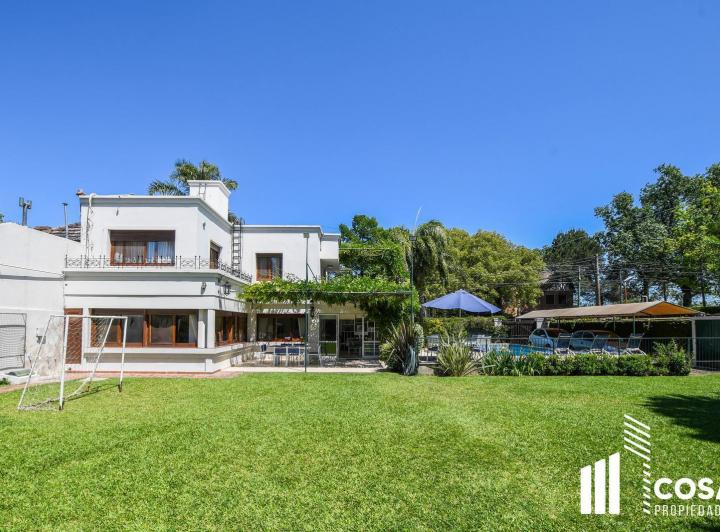 Casa · 862m² · 8 Ambientes · 3 Cocheras