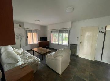 Casa · 78m² · 3 Ambientes · 3 Cocheras · Casa El Alquiler - 1 Dormitorio - Parque y Pileta