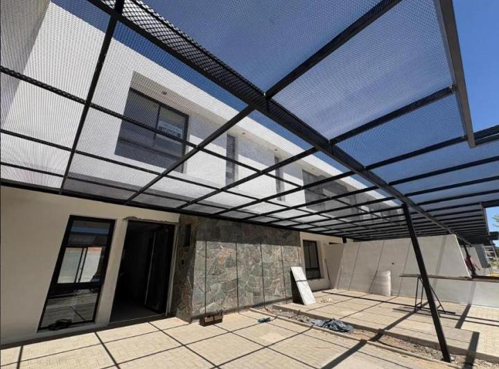 Casa · 180m² · 1 Ambiente · 2 Cocheras