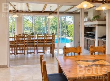 Casa · 160m² · 4 Ambientes · 2 Cocheras · Casa en Alquiler en Country Club Banco Provincia